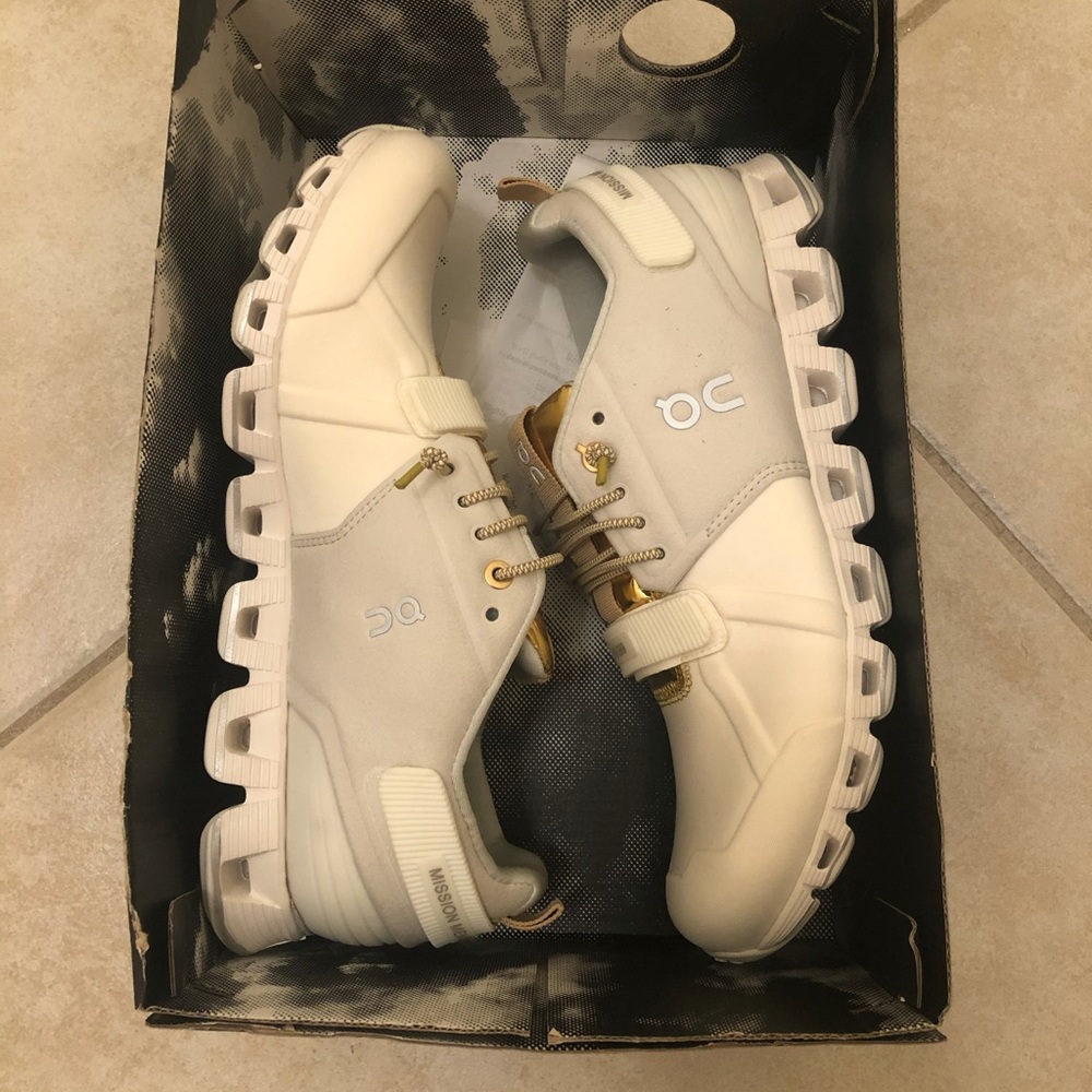 ON Cloud Edge Moon Limited Edition Women Shoes